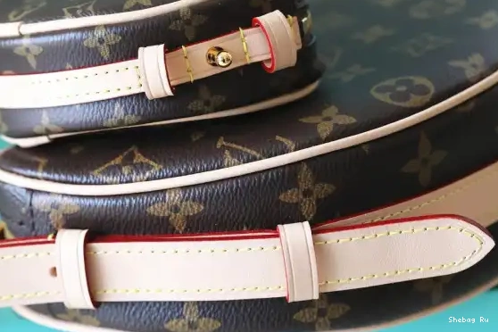 MM VUITTON LOUIS Croissant 0629